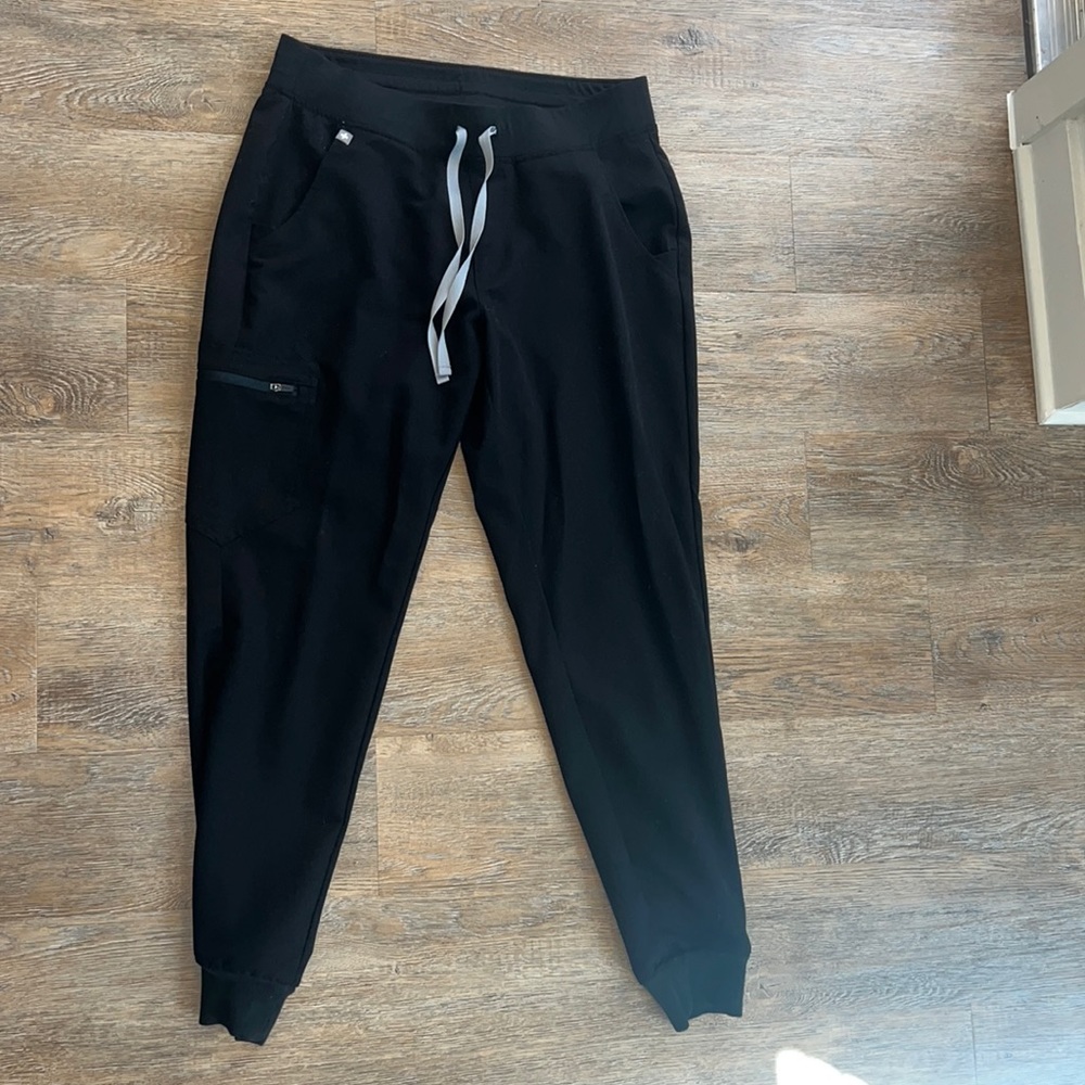 FIGS Black Jogger Scrub Pants Size M NEVER WORN